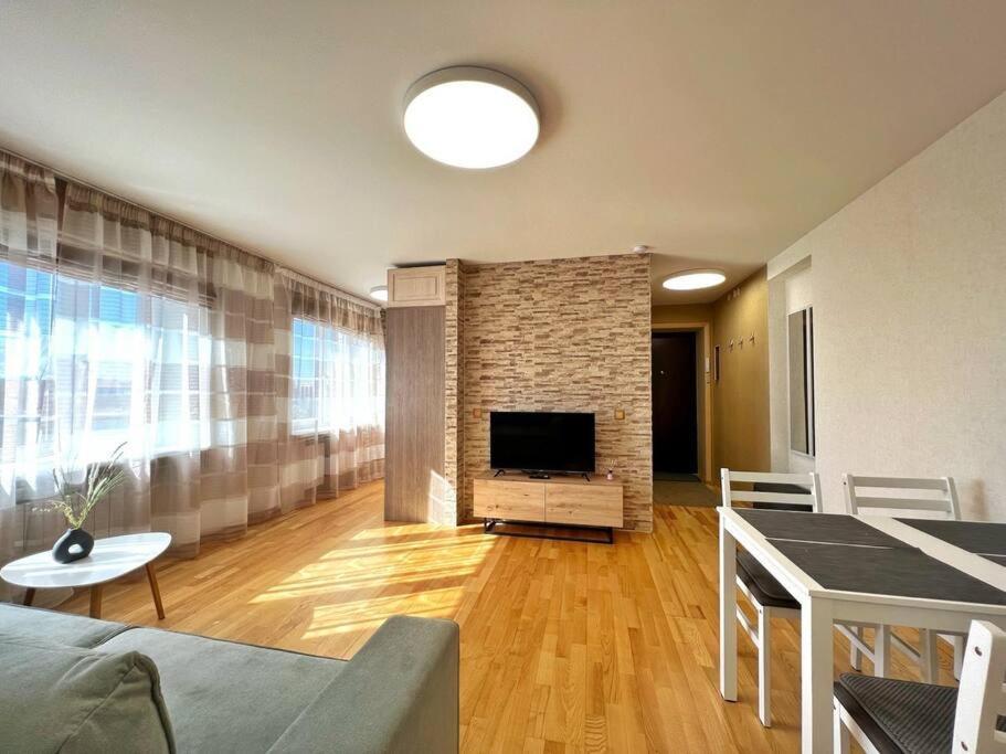 New Apartment With A View In The Town Center Narva Ngoại thất bức ảnh